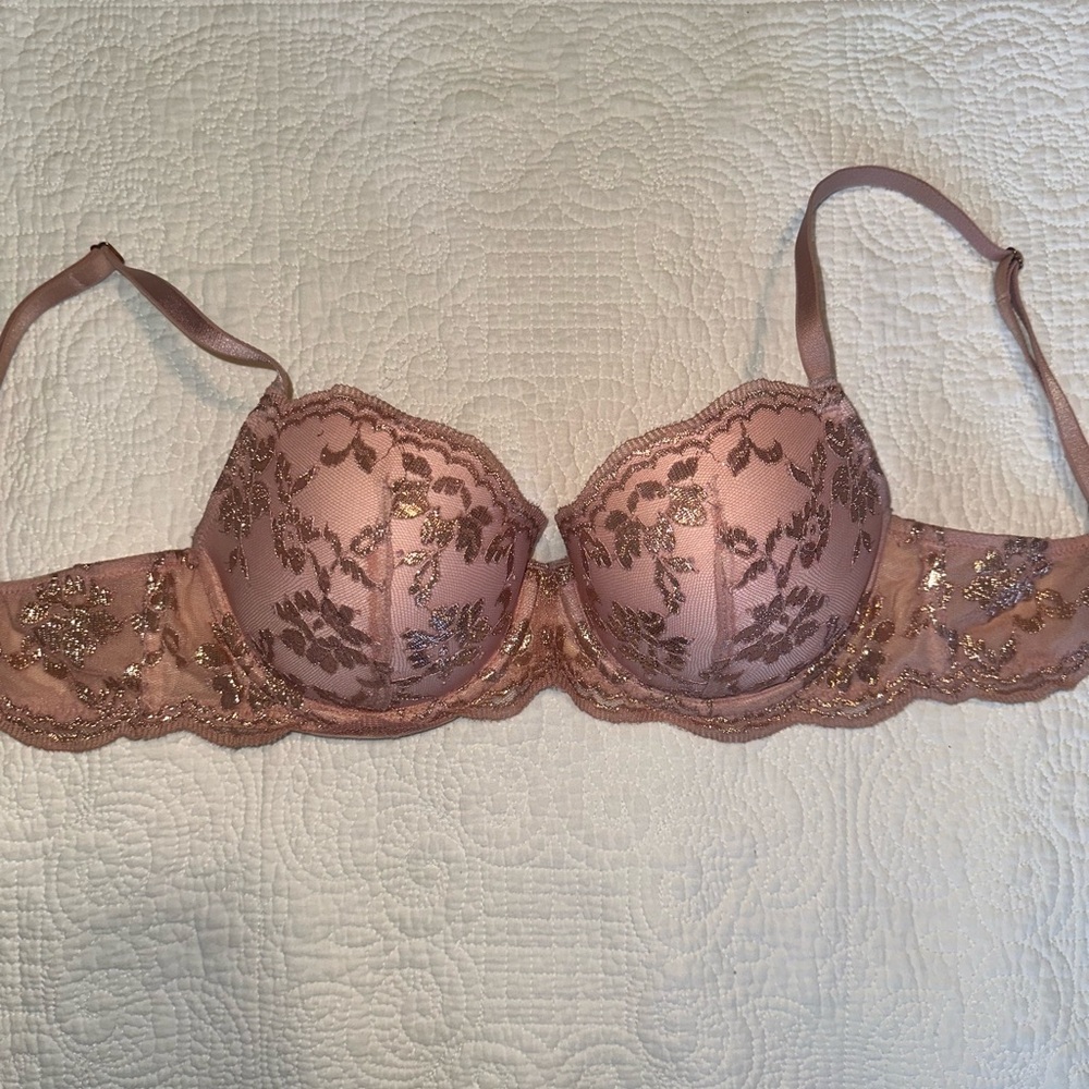 Victoria’s Secret 32D Bra